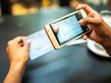 depositing-check-on-phone
