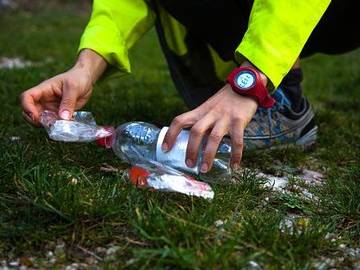 hiker-picking-up-trash