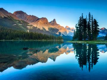 the world-famous spirit island and maligne lake at dusk jasper national park alberta canada
