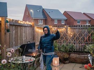 woman-griling-alone