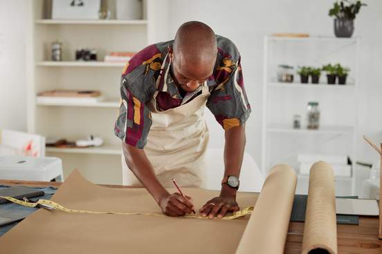  tailor measuring material or textiles for fashionable clothing