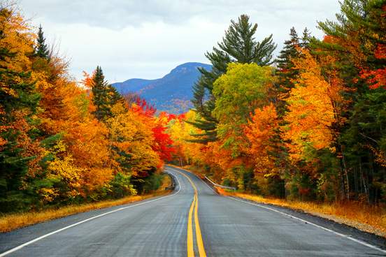 autumn road in the white mountains of new hampshire in autumn