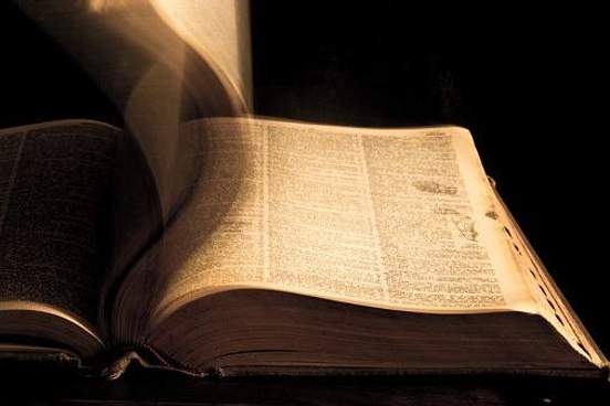 dictionary-with-pages-flipping
