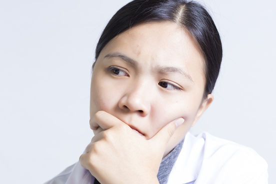 doctor thinking about where she left her sponge