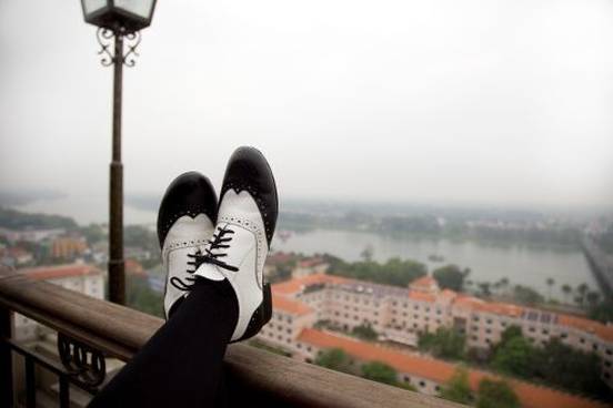 fancy-white-shoes-on-balcony