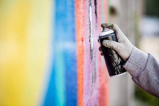 graffiti-artist-spraypainting