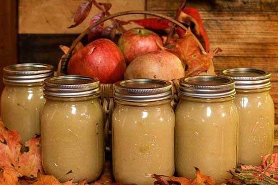 jars-of-homemade-applesauce