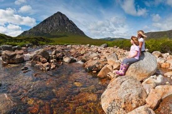 kids-in-scottish-highlands