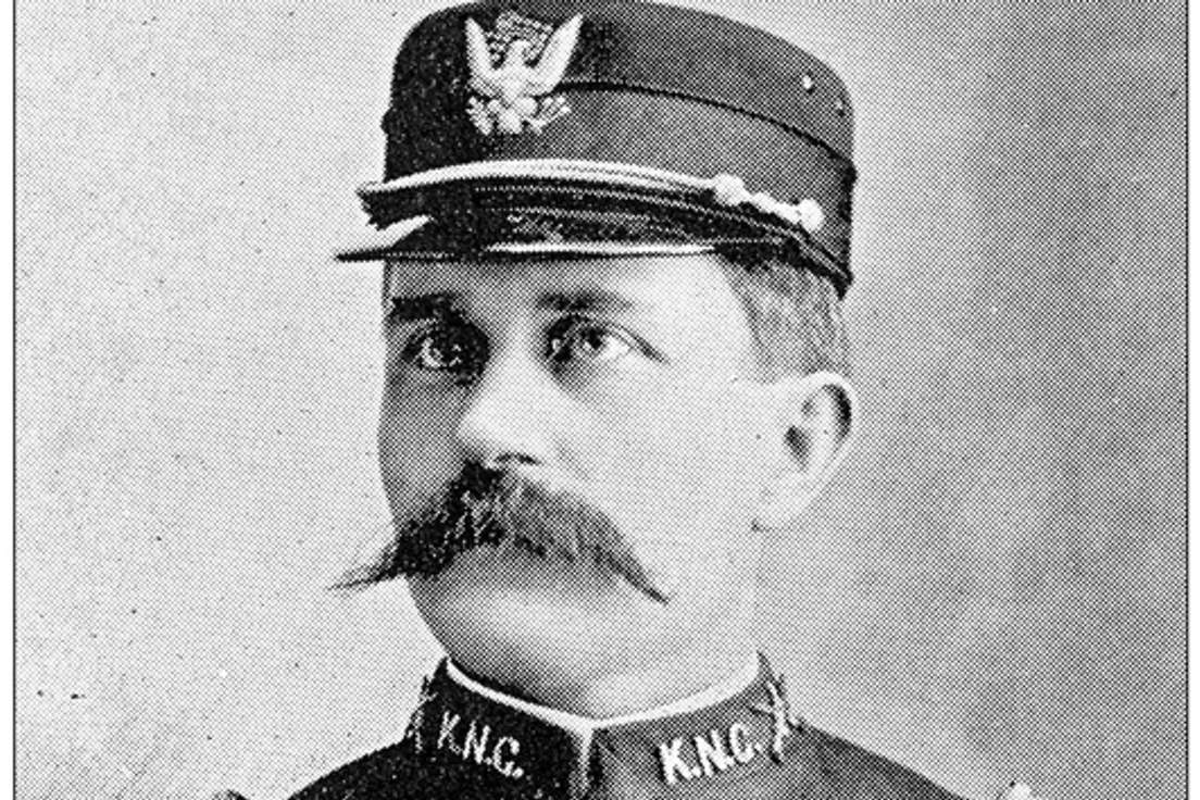 Two Rocker Sergeant Sergeant - A List of The U.S. Military Ranks in Order | Merriam-Webster
