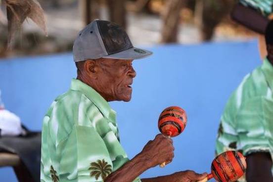 man-playing-maracas
