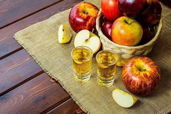 shots-of-apple-liquor