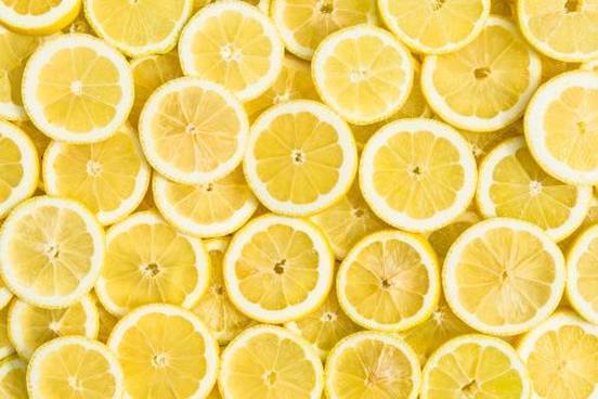 sliced lemons