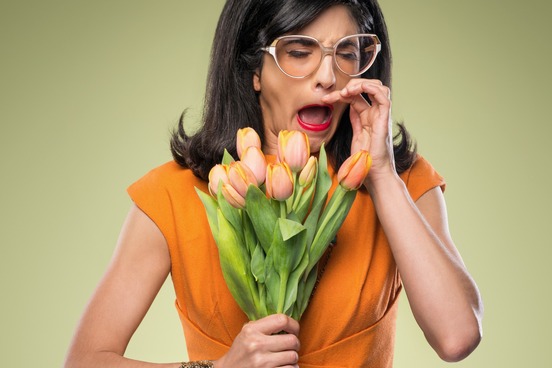 sternutation sneezing lady