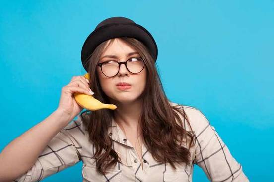 woman-using-banana-as-phone