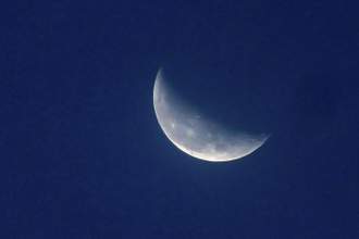 crescent moon in the night sky
