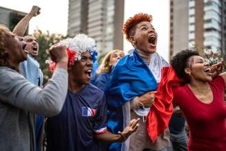 french team fans celebrating