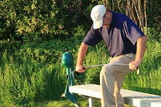 golfer so mad he snapped a golf club over his knee