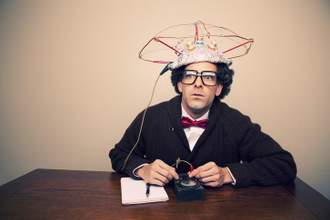 guy trying to use a mind reading device