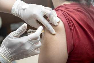nurse giving patient their shot in the arm
