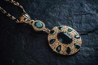 pendant jewel necklace